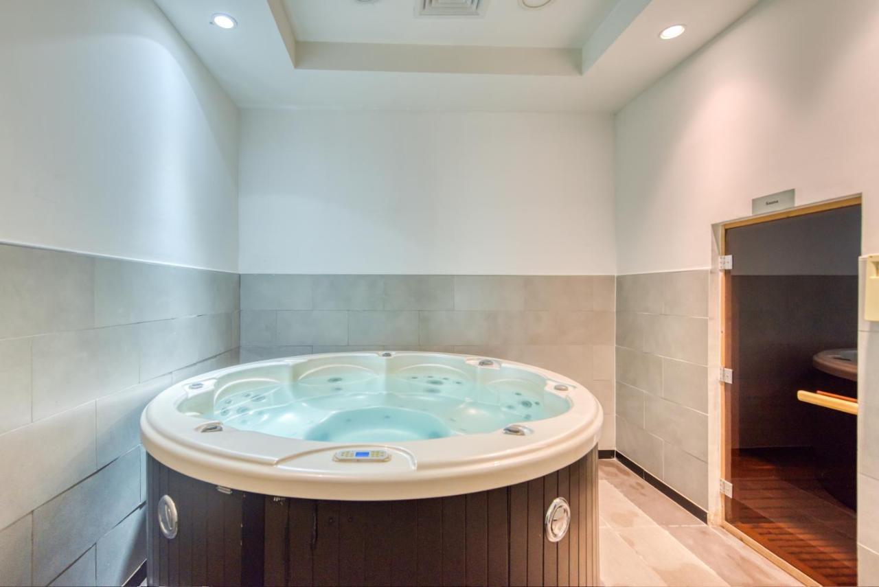 The Penthouse Near Burj Khalifa And Dubai Mall Экстерьер фото
