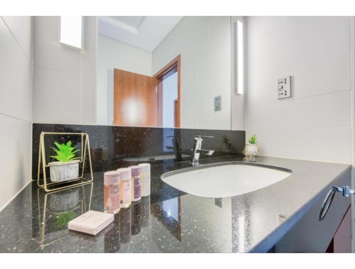 The Penthouse Near Burj Khalifa And Dubai Mall Экстерьер фото